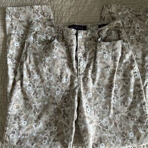 Gloria Vanderbilt size 10 Amanda jeans.